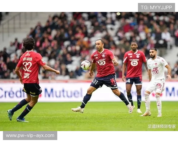 里尔队员热情庆祝胜利，里尔队员热情庆祝胜利的句子